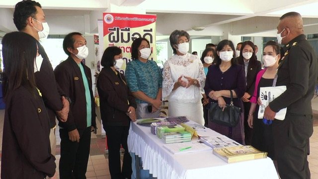 จัดหางานแนะแนวอาชีพให้ทหารที่จะปลดประจำการ<br>ศูนย์การทหารปืนใหญ่ ร่วมกับ จัดหางานจังหวัดลพบุรี แนะแนวอาชีพเพื่อการมีงานทำ ให้แก่ทหารกองประจำการที่จะปลดเป็นทหารกองหนุน ประจำปี 2565 จำนวนกว่า 300 คน 2 0E19B08B 55E4 4536 92F2 3ED44B01F9FD