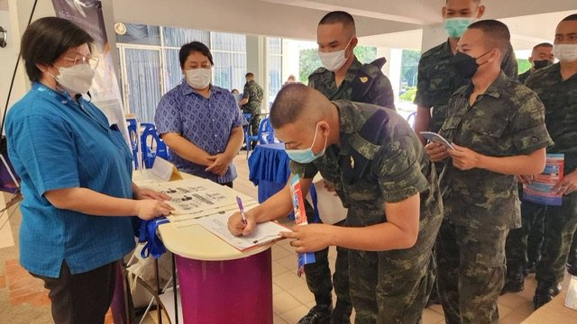 จัดหางานแนะแนวอาชีพให้ทหารที่จะปลดประจำการ<br>ศูนย์การทหารปืนใหญ่ ร่วมกับ จัดหางานจังหวัดลพบุรี แนะแนวอาชีพเพื่อการมีงานทำ ให้แก่ทหารกองประจำการที่จะปลดเป็นทหารกองหนุน ประจำปี 2565 จำนวนกว่า 300 คน 3 3368C7C9 4624 40D4 AA03 947F5D161E2F