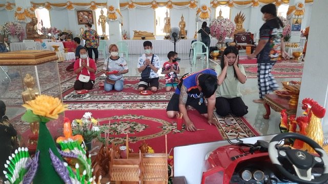หนุ่มใหญ่ร้านทำป้ายสุดเฮงได้โชค 2 ชั้นทั้งรางวัลที่ 4 และหวยต่างประเทศ 2 8A6E96A2 6BBF 4ACD 8F37 900EE499065A