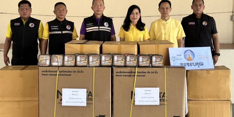 พลังใจประชาชน นครปฐมส่งถึงชายแดน ไทย-กัมพูชา พ่วงอุทกภัย ดินถล่ม ผ่านผู้ว่าฯนคนปฐม 12 พลังใจประชาชน นครปฐมส่งถึงชายแดน ไทย-กัมพูชา พ่วงอุทกภัย ดินถล่ม ผ่านผู้ว่าฯนคนปฐม