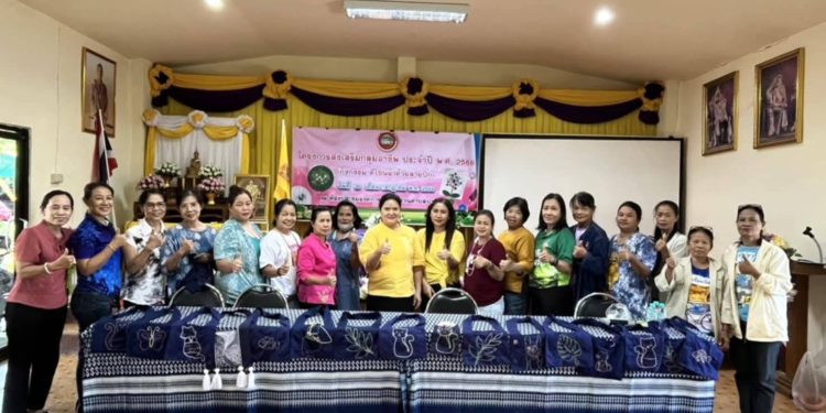 "นายกวิทยา กันกา" อบต.ป่าแดง โดยงานพัฒนาชุมชน จัดกิจกรรม "ดีไซน์ผ้าด้วยลายปัก" ภายใต้โครงการส่งเสริมกลุ่มอาชีพ ประจำปี 2568 12 “นายกวิทยา กันกา” อบต.ป่าแดง โดยงานพัฒนาชุมชน จัดกิจกรรม “ดีไซน์ผ้าด้วยลายปัก” ภายใต้โครงการส่งเสริมกลุ่มอาชีพ ประจำปี 2568