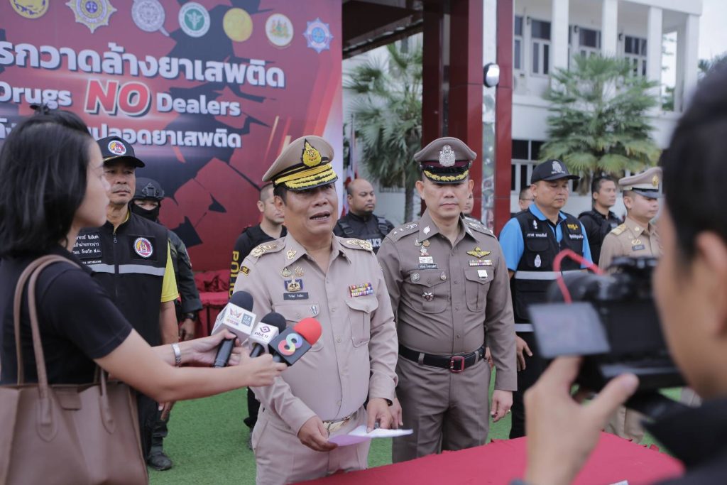 สกลนคร เป้าหมายกวาดล้าง 39 จุด ยึดยาบ้ากว่า 3 แสนเม็ด ยึดทรัพย์ 5 ล้าน 13 Talknews Online