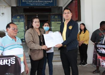 กาญจนบุรี – ปัญหาขยะบ้านเขาทองแก่งเสี้ยนมันจบยากจริงๆ!! ตัวแทนชาวบ้านรวมตัวยื่นหนังสือคัดค้านระงับการเปิดประมูลขยะบ้านเขาทอง ส่วนนายก อบต.แก่งเสี้ยน เร่งดำเนินการเร่งปรับบ่อบำบัดน้ำเสียจากขยะบ้านเขาทอง