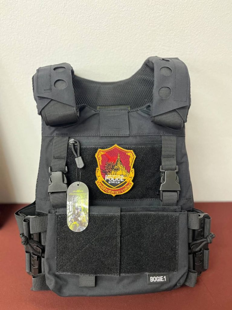 บ.ไนน์ตี้ไนน์นู้ดเดิล จำกัด มอบเสื้อเกราะกันกระสุน ให้ สภ.พระธาตุช่อแฮ ใช้ในการปฏิบัติหน้าที่ ดูแลชีวิตและทรัพย์สินของพี่น้องประชาชน 13 Talknews Online