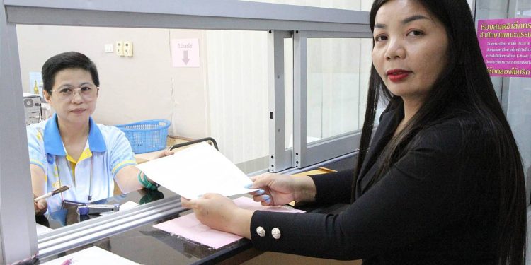 ร้อง กกต. สอบการเลือกตั้ง "นายกตำบลมุก" ไม่โปร่งใส “เบอร์ 2” ชี้ถูกใส่ร้ายผ่านไลน์ จูงใจให้คน “กาโหวตโน” จนแพ้ 12 ร้อง กกต. สอบการเลือกตั้ง “นายกตำบลมุก” ไม่โปร่งใส “เบอร์ 2” ชี้ถูกใส่ร้ายผ่านไลน์ จูงใจให้คน “กาโหวตโน” จนแพ้