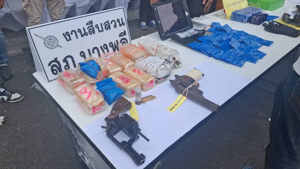 ตำรวจภูธรจังหวัดสมุทรปราการ แถลงผลการระดมกวาดล้างยาเสพติด " No Drugs No Dealers" ผนึกกำลังชุมชนปลอดยาเสพติด ได้ของกลางยาบ้ากว่า 1 แสนเม็ด ยึดทรัพย์ของกลางกว่า 12 ล้านบาท 13 Talknews Online