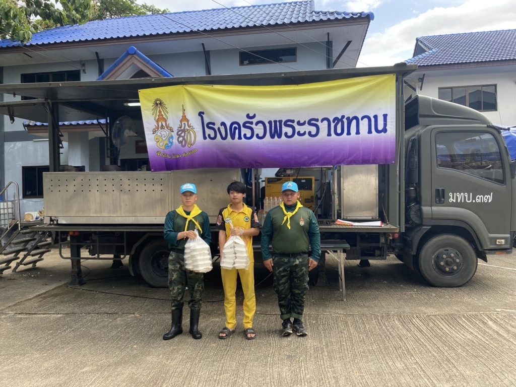 เร่งฟื้นฟูพื้นที่ประสบอุทกภัย อ.แม่สาย จ.เชียงราย และ ประกอบอาหารกล่องเพื่อแจกจ่าย 1,410 กล่อง 13 Talknews Online