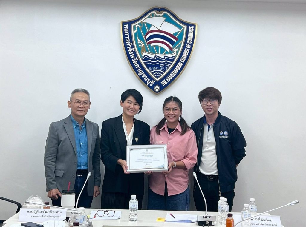 กาญจนบุรี - หอการค้าจังหวัดกาญจนบุรี ประชุมคณะกรรมการประจำเดือนกรกฎาคม 2568 เพื่อพบปะและร่วมหารือแนวทางการพัฒนาและส่งเสริมเศรษฐกิจจังหวัดกาญจนบุรีวันนี้ 1 ส.ค.68 ที่ห้อง 13 Talknews Online