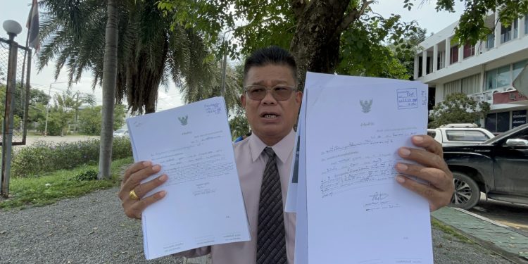 ปทุมธานี ตัวแทนชาวบ้านติดตามความคืบหน้าคดียักยอกเงินวัดกว่า 30 ล้านยันเรียกผู้เกี่ยวข้องสอบสวนแล้วแม้อดีตเจ้าอาวาสเผ่นหนีก็ตาม 12 ปทุมธานี ตัวแทนชาวบ้านติดตามความคืบหน้าคดียักยอกเงินวัดกว่า 30 ล้านยันเรียกผู้เกี่ยวข้องสอบสวนแล้วแม้อดีตเจ้าอาวาสเผ่นหนีก็ตาม