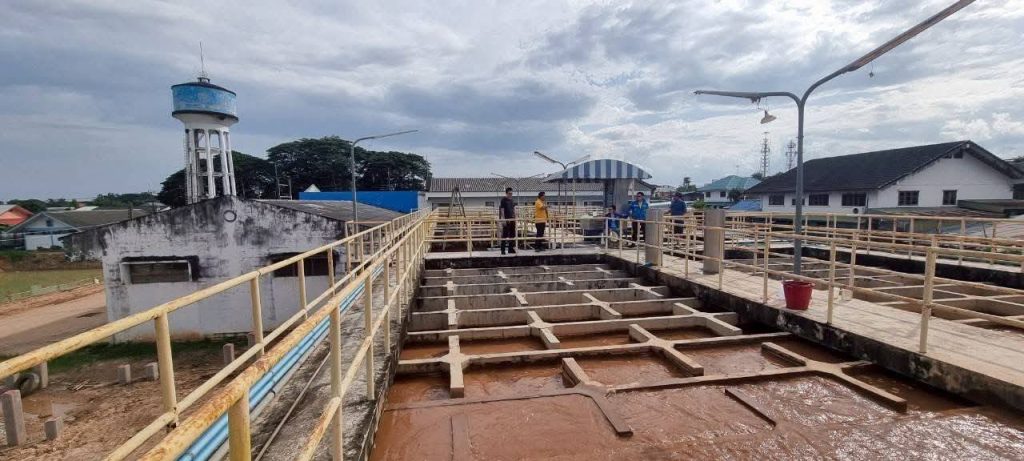 น้ำประปาไหลอ่อนหลังน้ำท่วมน่าน เหตุท่อแตก-คนล้างบ้านพร้อมกัน-น้ำดิบสกปรก ประปาน่านเร่งแก้ไขต่อเนื่อง 13 Talknews Online