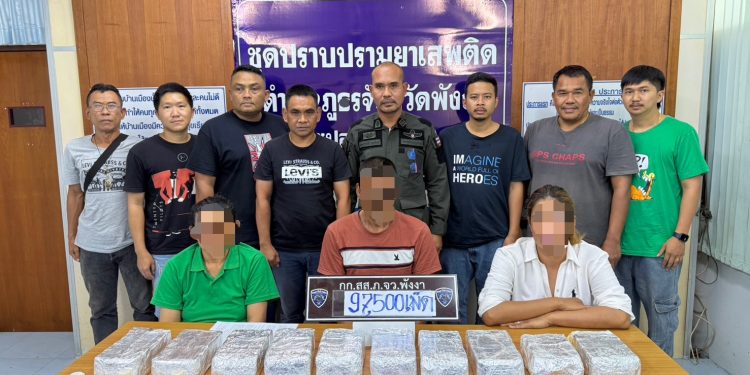 พังงา-ตำรวจพังงาทลายเครือข่ายค้ายาเสพติด รวบ 3 ผู้ต้องหา พร้อมยาบ้าเกือบแสนเม็ด บนถนนสายพังงา-ภูเก็ต 12 พังงา-ตำรวจพังงาทลายเครือข่ายค้ายาเสพติด รวบ 3 ผู้ต้องหา พร้อมยาบ้าเกือบแสนเม็ด บนถนนสายพังงา-ภูเก็ต