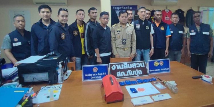 ทับปุดเดินหน้า “No Drugs No Dealers” บุกตรวจยึดยาบ้า 1,612 เม็ดกลางขนำที่บ่อแสน 12 ทับปุดเดินหน้า “No Drugs No Dealers” บุกตรวจยึดยาบ้า 1,612 เม็ดกลางขนำที่บ่อแสน