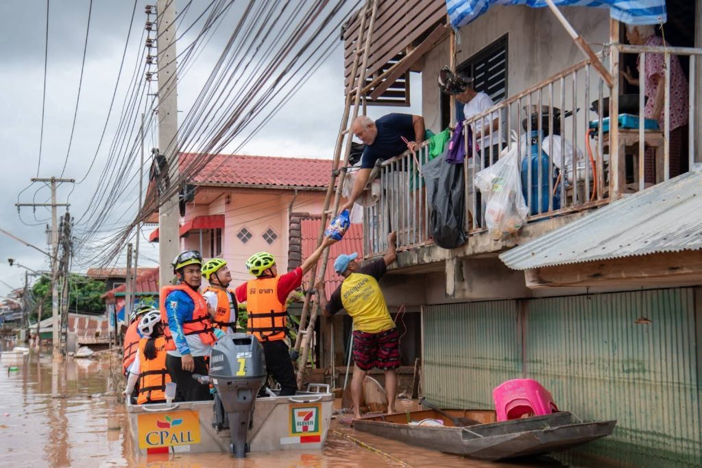 เครือซีพี ส่งมอบถุงกำลังใจ 1,000 ชุด พร้อมระดม “ซีพีอาสา” ฟื้นฟูพื้นที่ประสบภัยน้ำท่วมจังหวัดน่าน 13 Talknews Online