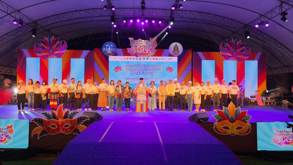 เลยจัดยิ่งใหญ่ มหกรรมสีสันหน้ากากนานาชาติ 13 Talknews Online