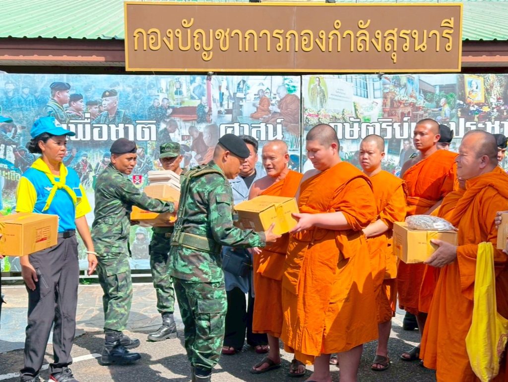 ชัยนาท คณะสงฆ์ชัยนาทบิณฑบาตสิ่งของได้3คันรถมอบทหารชายแดนพร้อมแจกหลวงปู่ปวด2หมื่นองค์ 13 Talknews Online