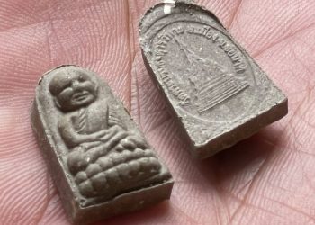 ชัยนาท คณะสงฆ์ชัยนาทบิณฑบาตสิ่งของได้3คันรถมอบทหารชายแดนพร้อมแจกหลวงปู่ปวด2หมื่นองค์