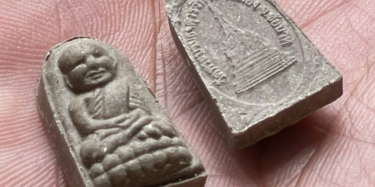 ชัยนาท คณะสงฆ์ชัยนาทบิณฑบาตสิ่งของได้3คันรถมอบทหารชายแดนพร้อมแจกหลวงปู่ปวด2หมื่นองค์ 12 ชัยนาท คณะสงฆ์ชัยนาทบิณฑบาตสิ่งของได้3คันรถมอบทหารชายแดนพร้อมแจกหลวงปู่ปวด2หมื่นองค์