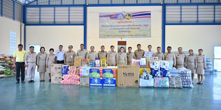 ผู้ว่าฯ นครปฐม ปล่อยขบวนรับมอบสิ่งของช่วยเหลือผู้ประสบภัยเหตุความไม่สงบพื้นที่ชายแดนไทย-กัมพูชา และผู้ประสบอุทกภัย 12 ผู้ว่าฯ นครปฐม ปล่อยขบวนรับมอบสิ่งของช่วยเหลือผู้ประสบภัยเหตุความไม่สงบพื้นที่ชายแดนไทย-กัมพูชา และผู้ประสบอุทกภัย