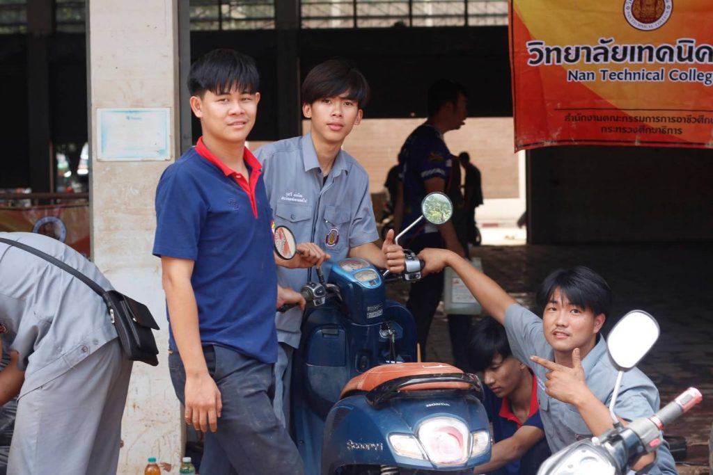 “น้ำใจจากภาคอุตสาหกรรม สู่พลังอาชีวะอาสา”น่าน – ในช่วงวิกฤตอุทกภัยที่ส่งผลกระทบอย่างรุนแรงต่อประชาชนในจังหวัดน่าน ภาคอุตสาหกรรมไม่อยู่เฉย ร่วมส่งพลังน้ำใจเพื่อสนับสนุนการฟื้นฟูในพื้นที่ 13 Talknews Online