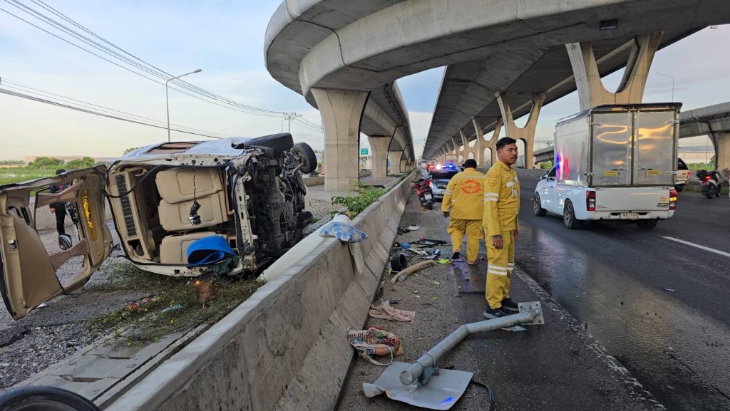 สะพานกลับรถปราบเซี่ยน รถตู้รับส่งคนงานชนขอบราวสะพานพุ่งตกด้านล่างคนขับบาดเจ็บสาหัส 3 Talknews Online