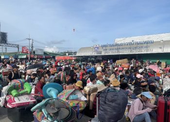 จันทบุรี//แรงงานกัมพูชากลับประเทศล้นด่านอีกครั้ง หลังฮุนเซ็นประกาศระงับสิทธิหลายอย่างถ้าไม่กลับประเทศ/