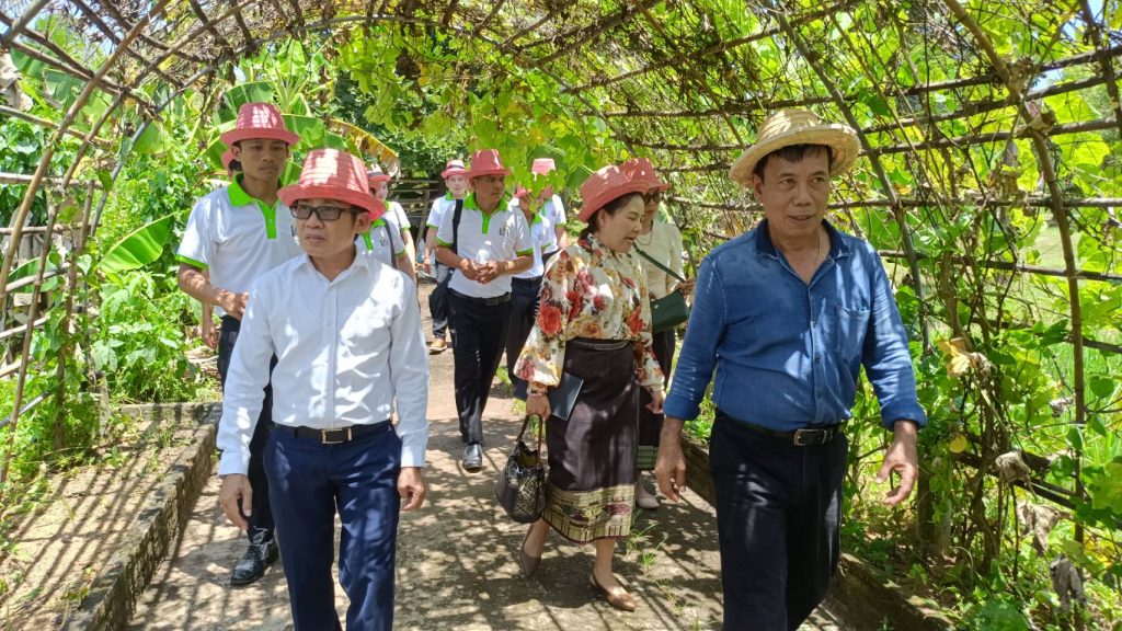หนองคาย -มหาวิทยาลัยแห่งชาติ สปป.ลาว นำนักศึกษาคณะวิทยาศาสตร์สิ่งแวดล้อม ทัศนศึกษาการบริหารจัดการขยะและสิ่งแวดล้อม ที่อำเภอท่าบ่อ เพื่อนำไปปรับใช้ในรั้วมหาวิทยาลัย 13 Talknews Online