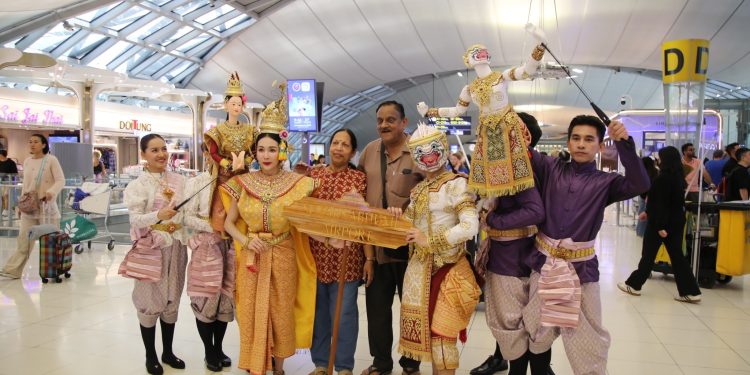 ท่าอากาศยานสุวรรณภูมิร่วมเผยแพร่ศิลปวัฒนธรรมไทย จัดแสดงหุ่นละครเล็กชุด “หนุมานจับนางเบญกาย” มอบประสบการณ์สุดประทับใจแก่ผู้โดยสาร 12 ท่าอากาศยานสุวรรณภูมิร่วมเผยแพร่ศิลปวัฒนธรรมไทย จัดแสดงหุ่นละครเล็กชุด “หนุมานจับนางเบญกาย” มอบประสบการณ์สุดประทับใจแก่ผู้โดยสาร