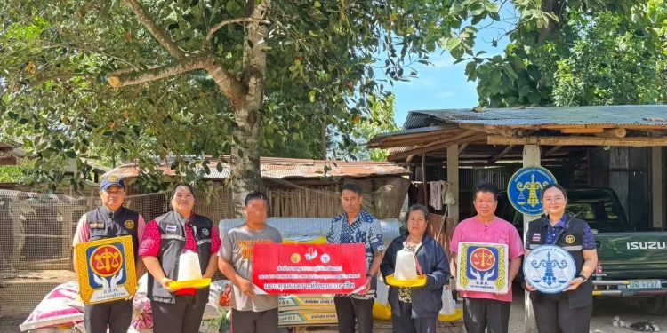 สำนักงานคุมประพฤติจังหวัดแพร่ มอบทุนสงเคราะห์การประกอบอาชีพแก่ผู้ถูกคุมความประพฤติ 12 สำนักงานคุมประพฤติจังหวัดแพร่ มอบทุนสงเคราะห์การประกอบอาชีพแก่ผู้ถูกคุมความประพฤติ