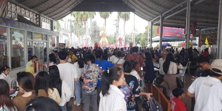 ปทุมธานี สาวอธิฐานขอพรท้าวเวสฯตอนเช้า บ่ายได้งานลูกค้ารับเงินแสน ไอ้ไข่วัดดอนใหญ่ให้โชค 3 งวดติด 12 ปทุมธานี สาวอธิฐานขอพรท้าวเวสฯตอนเช้า บ่ายได้งานลูกค้ารับเงินแสน ไอ้ไข่วัดดอนใหญ่ให้โชค 3 งวดติด