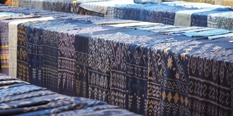 สกลนคร ประกวดผ้าลายพระราชทาน “ผ้าลายสิริราชพัสตราภรณ์” และงานหัตถกรรม 12 สกลนคร ประกวดผ้าลายพระราชทาน “ผ้าลายสิริราชพัสตราภรณ์” และงานหัตถกรรม