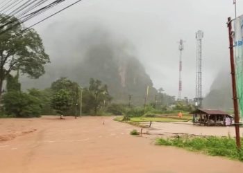 แม่ฮ่องสอ ฝนตกหนักน้ำป่าเริ่มไหลเอ่อขึ้นท่วมในหลายพื้นที่ของจังหวัดแม่ฮ่องสอน