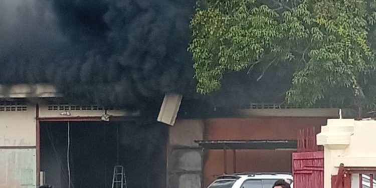 กาญจนบุรี - ด่วน ถังน้ำมัน บ.เอกชนระเบิด เบื้องต้นเสียชีวิต 1 ราย 12 กาญจนบุรี – ด่วน ถังน้ำมัน บ.เอกชนระเบิด เบื้องต้นเสียชีวิต 1 ราย