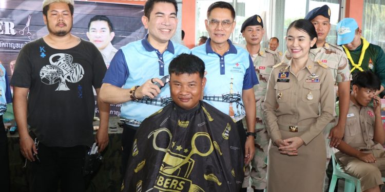 กาญจนบุรี – จัดโครงการจังหวัดเคลื่อนที่ “บำบัดทุกข์ บำรุงสุข สร้างรอยยิ้มให้ประชาชน” ครั้งที่ 10 ประจำปีงบประมาณ 2568 ในพื้นที่อำเภอท่ามะกา พร้อมนำหน่วยบริการด้านต่าง ๆ ไปให้บริการประชาชนในพื้นที่ห่างไกล ให้สามารถเข้าถึงการบริการและข้อมูลข่าวสารของภาครัฐได้อย่างทั่วถึงและเท่าเทียมกัน