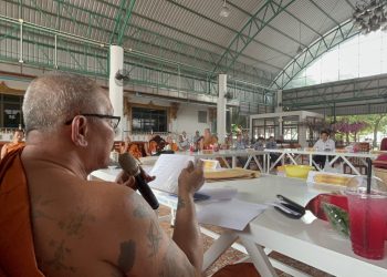 ปทุมธานี เจ้าคณะอำเภอลำลูกกาแจงบัญชีวัดประชุมราษฎร์แก่ชาวบ้านส่วนเงิน 30 ล้านที่ถูกยักยอกไปเตรียมสอบเส้นทางการเงิน