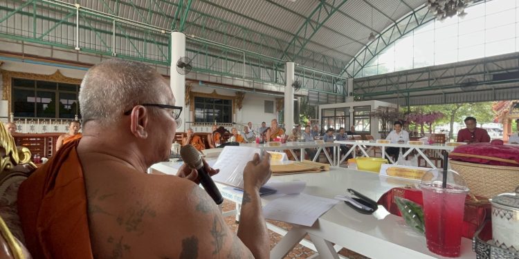 ปทุมธานี เจ้าคณะอำเภอลำลูกกาแจงบัญชีวัดประชุมราษฎร์แก่ชาวบ้านส่วนเงิน 30 ล้านที่ถูกยักยอกไปเตรียมสอบเส้นทางการเงิน 12 ปทุมธานี เจ้าคณะอำเภอลำลูกกาแจงบัญชีวัดประชุมราษฎร์แก่ชาวบ้านส่วนเงิน 30 ล้านที่ถูกยักยอกไปเตรียมสอบเส้นทางการเงิน