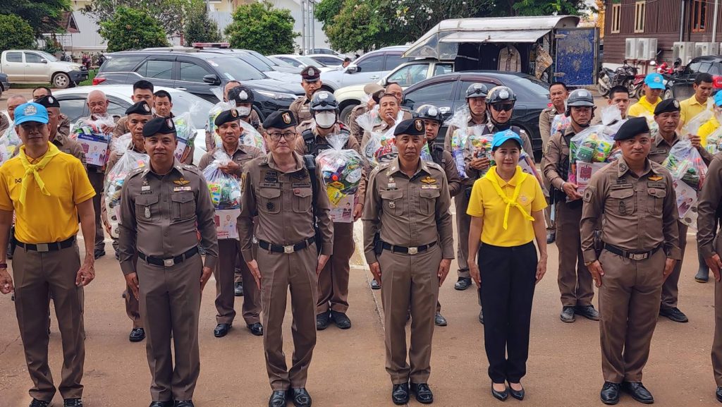 สำนักงานตำรวจแห่งชาติ ส่งกำลังใจมอบถุงยังชีพแก่ข้าราชการตำรวจเมืองน่าน ที่ได้รับผลกระทบจากน้ำท่วม 13 Talknews Online