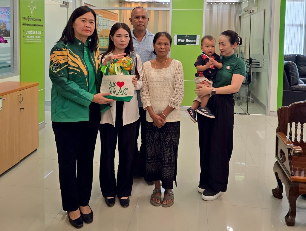 มุกดาหาร ธ.ก.ส.ยกหนี้ให้ "ครอบครัวทหารกล้า" ผู้พลีชีพสนามรบชายแดนไทยกัมพูชา 13 Talknews Online