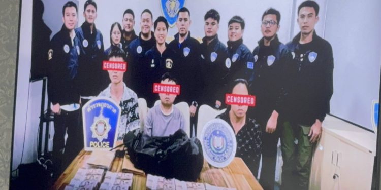 ภาค 5 รวบชาวจีนรับจ้างถอนเงินบัญชีม้า ในห้างดังเชียงใหม่ ยึดเงิน กว่า 1.1 ล้าน ก่อนโยกเข้าระบบแก็งค์คอล หวังตัดแกะรอยเส้นทางเงิน 12 ภาค 5 รวบชาวจีนรับจ้างถอนเงินบัญชีม้า ในห้างดังเชียงใหม่ ยึดเงิน กว่า 1.1 ล้าน ก่อนโยกเข้าระบบแก็งค์คอล หวังตัดแกะรอยเส้นทางเงิน