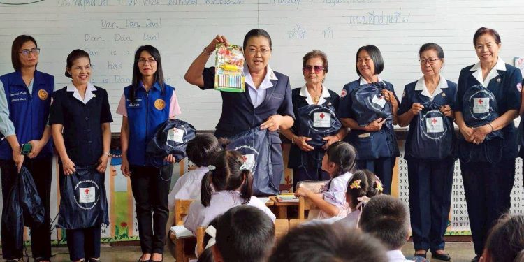 สำนักงานเรากาชาดจังหวัดมหาสารคามส่งเสริมและพัฒนาการพูดอ่านและเขียนภาษาไทย เพื่อให้นักเรียน มีความรู้มีทักษะ ในการใช้ภาษาไทยได้อย่างถูกต้อง 12 สำนักงานเรากาชาดจังหวัดมหาสารคามส่งเสริมและพัฒนาการพูดอ่านและเขียนภาษาไทย เพื่อให้นักเรียน มีความรู้มีทักษะ ในการใช้ภาษาไทยได้อย่างถูกต้อง