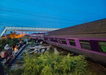 เกิดเหตุ รถไฟรถด่วนพิเศษ สุไหงโก-ลก+ปาดังเบซาร์ – กรุงเทพอภิวัฒน์ ตกรางที่กุยบุรี