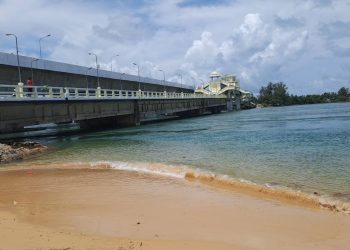 พังงา คืบหน้า เจ้าหน้าที่ตำรวจ ฝ่ายปกครองลงพื้นที่หาข้อมูลเหตุทิ้งศพหญิงนิรนามถ่วงน้ำทะเล