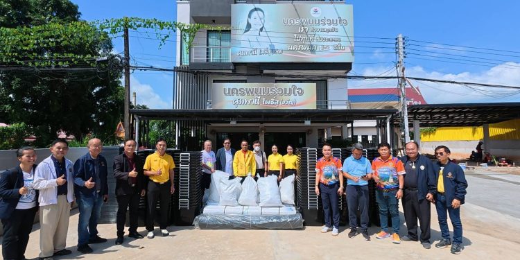 ธารน้ำใจหลั่งไหล กลุ่มนครพนมร่วมใจ จัดหาสิ่งของจำเป็นสนับสนุนทหารแนวหน้าชายแดน ไทย-กัมพูชา