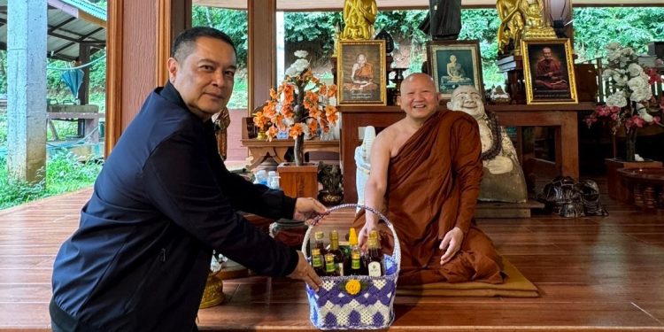 ผู้ว่าฯ แม่ฮ่องสอน ลงพื้นที่วัดป่าถ้ำวัว ติดตามการแก้ไขพื้นที่ได้รับผลกระทบจากเหตุอุทกภัยที่ผ่านมา