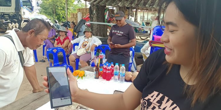 ชัยภูมิฮือฮาชาวบ้านแห่ขอโชคลาภลูกวัวประหลาดมี1ตัว 2หัว 3หู 4ตา 4ขา 12 ชัยภูมิฮือฮาชาวบ้านแห่ขอโชคลาภลูกวัวประหลาดมี1ตัว 2หัว 3หู 4ตา 4ขา