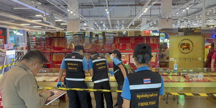 ระทึกกลางห้างย่านบางบ่อคนร้ายควงปืนบุกจี้ร้านทองกวาดสร้อยข้อมือ 163 บาท มูลค่ากว่า 8 ล้านหลบหนี ด้านผู้การจังหวัดสั่งระดมชุดสืบออกไล่ล่าตัวแล้ว 12 ระทึกกลางห้างย่านบางบ่อคนร้ายควงปืนบุกจี้ร้านทองกวาดสร้อยข้อมือ 163 บาท มูลค่ากว่า 8 ล้านหลบหนี ด้านผู้การจังหวัดสั่งระดมชุดสืบออกไล่ล่าตัวแล้ว