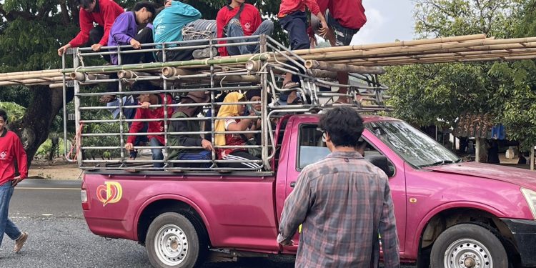 จันทบุรี//แรงงานมาแล้ว!! ชาวสวนลำใยยิ้มได้ หลังมีแรงงานไทยแห่ สมัคงานเก็บลำไยเพียบ 12 จันทบุรี//แรงงานมาแล้ว!! ชาวสวนลำใยยิ้มได้ หลังมีแรงงานไทยแห่ สมัคงานเก็บลำไยเพียบ