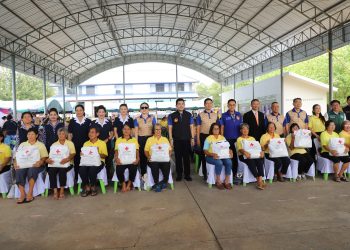 กาญจนบุรี – จัดโครงการจังหวัดเคลื่อนที่ “บำบัดทุกข์ บำรุงสุข สร้างรอยยิ้มให้ประชาชน” ครั้งที่ 11 ประจำปีงบประมาณ 2568 ในพื้นที่อำเภอไทรโยค พร้อมนำหน่วยบริการด้านต่าง ๆ ไปให้บริการประชาชนในพื้นที่ห่างไกล ให้สามารถเข้าถึงการบริการและข้อมูลข่าวสารของภาครัฐได้อย่างทั่วถึงและเท่าเทียมกัน