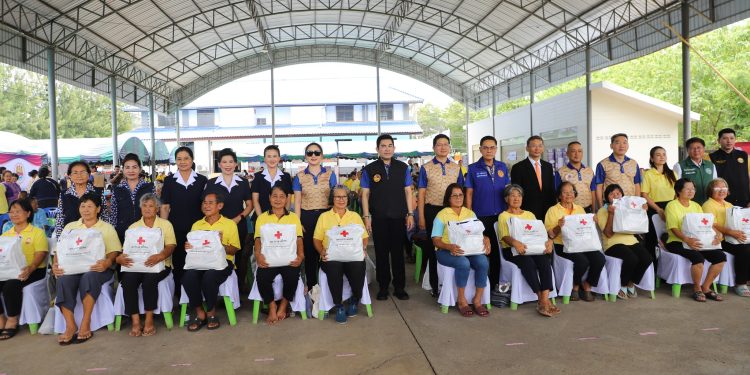 กาญจนบุรี – จัดโครงการจังหวัดเคลื่อนที่ “บำบัดทุกข์ บำรุงสุข สร้างรอยยิ้มให้ประชาชน” ครั้งที่ 11 ประจำปีงบประมาณ 2568 ในพื้นที่อำเภอไทรโยค พร้อมนำหน่วยบริการด้านต่าง ๆ ไปให้บริการประชาชนในพื้นที่ห่างไกล ให้สามารถเข้าถึงการบริการและข้อมูลข่าวสารของภาครัฐได้อย่างทั่วถึงและเท่าเทียมกัน