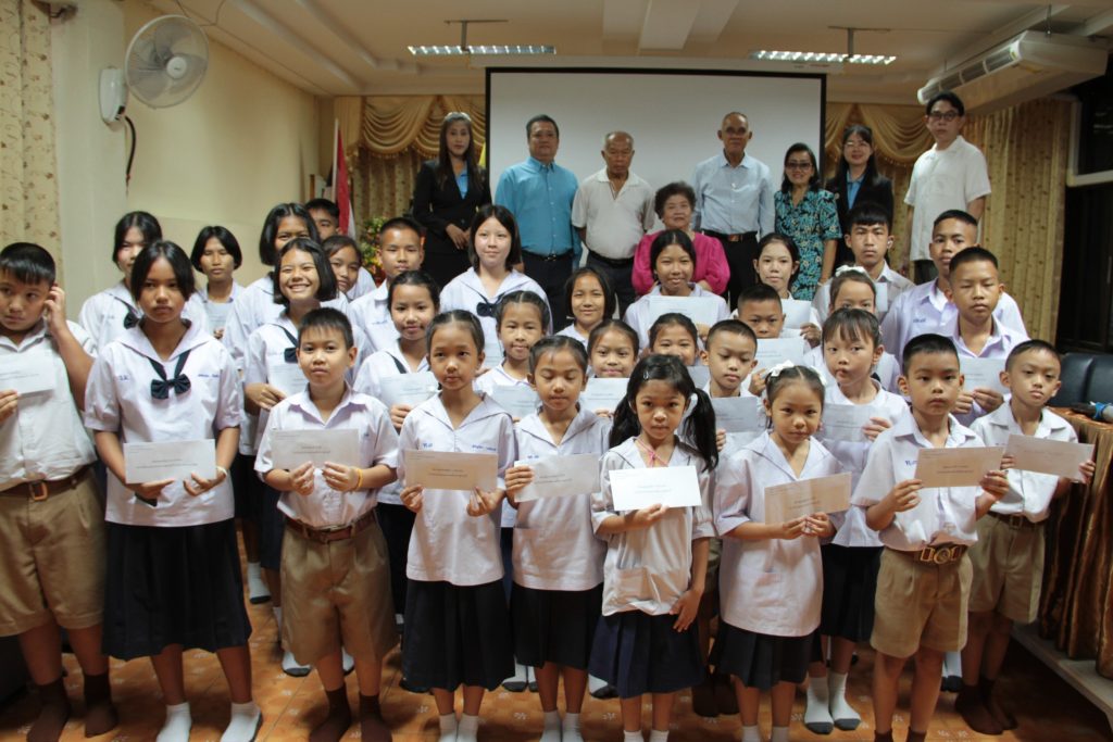 กาญจนบุรี – นายทากาชิ นากาเช่ เพื่อเป็นการทดแทนบุญคุณคนไทยที่ช่วยรอดชีวิต!! ตั้งมูลนิธิสันติภาพแม่น้ำแคว แจกทุนการศึกษา ปีการศึกษา 2568 รวม 78 ทุน 13 Talknews Online