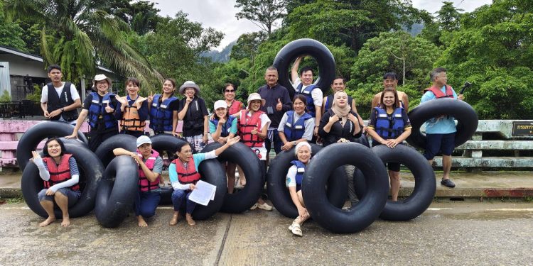 ททท.พังงา นำทัพสื่อมวลชนพังงา25 รายสำรวจ “เส้นทาง Green Escape” เชื่อมเขาหลัก–เขาสก เปิดประสบการณ์ธรรมชาติบำบัด รองรับนักท่องเที่ยวต่างชาติ เดินทางเชื่อมโยงได้ตลอดทั้งปี 12 ททท.พังงา นำทัพสื่อมวลชนพังงา25 รายสำรวจ “เส้นทาง Green Escape” เชื่อมเขาหลัก–เขาสก เปิดประสบการณ์ธรรมชาติบำบัด รองรับนักท่องเที่ยวต่างชาติ เดินทางเชื่อมโยงได้ตลอดทั้งปี